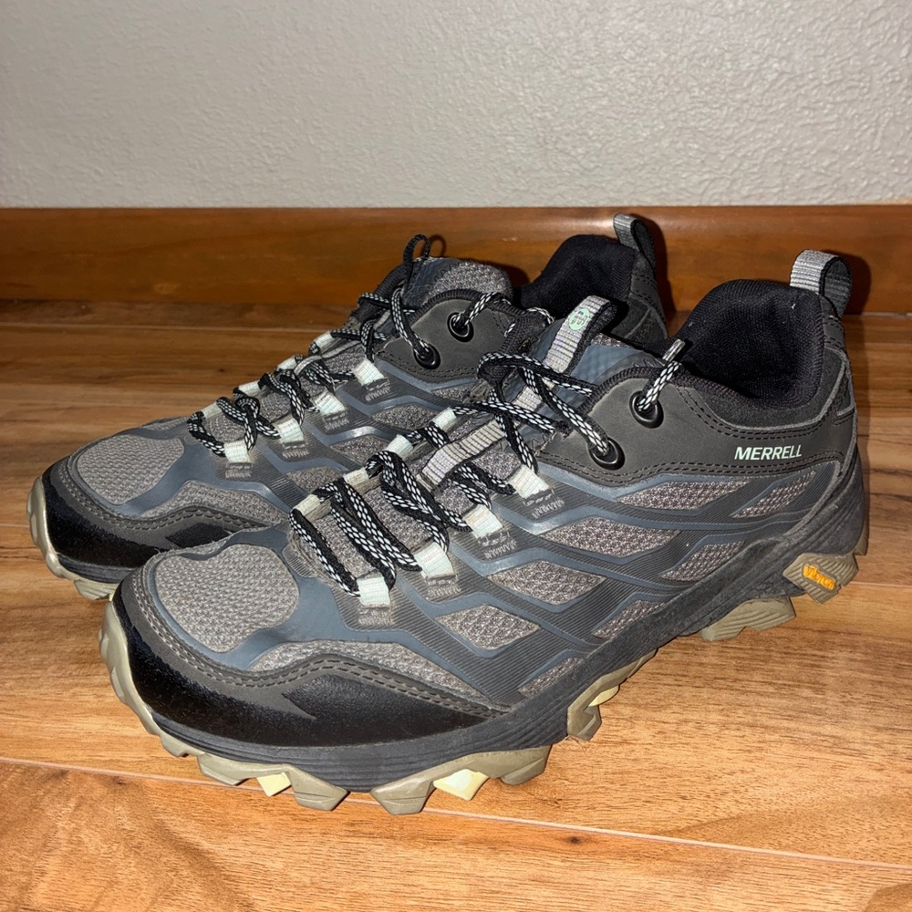 Merrell Moab FST Hiking Shoe- womens size 9